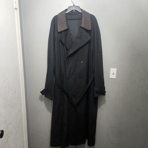 London Fog Men's Black Trench Coat with Brown Collar Size 50